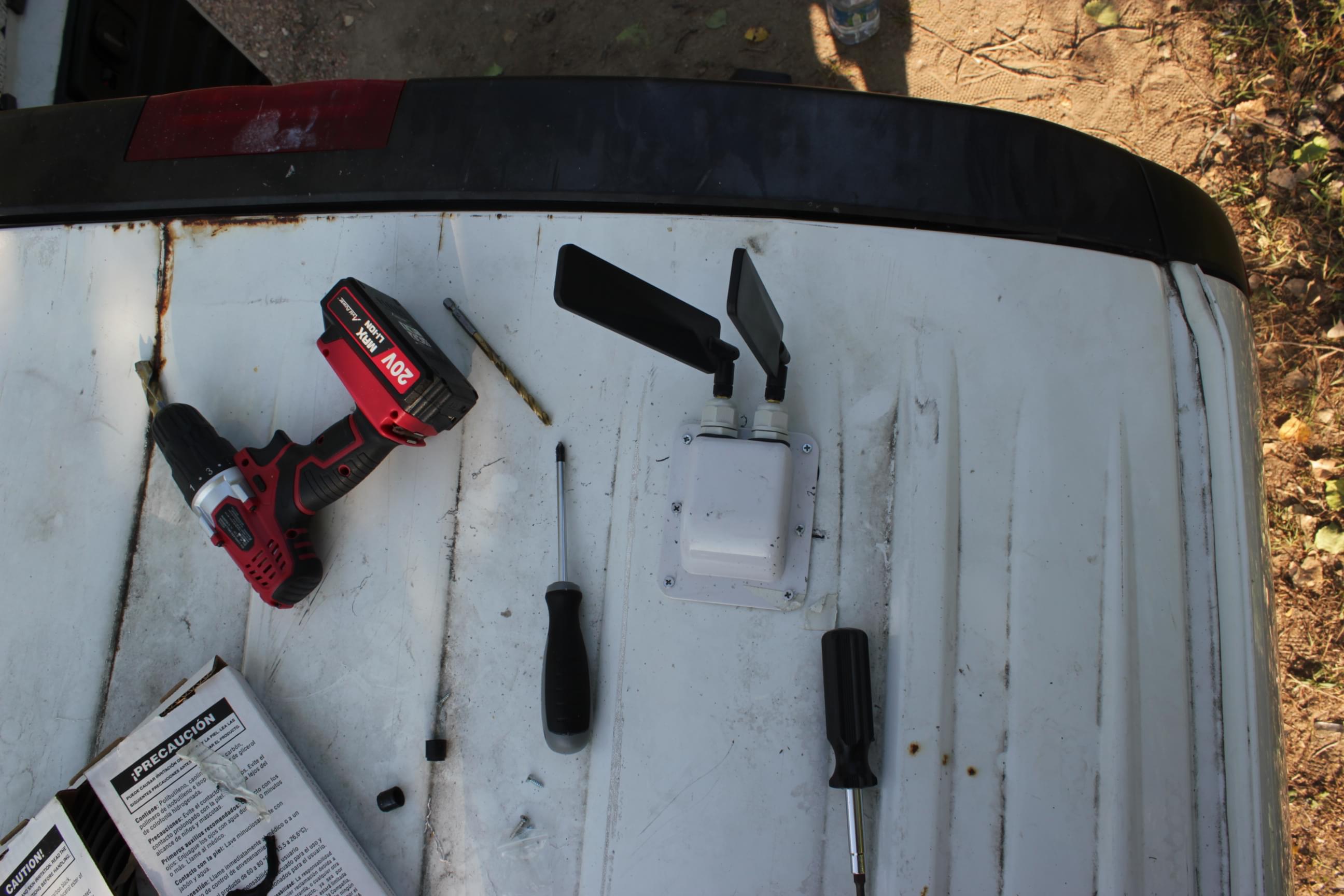 Mofi antennas installed outside in a cable gland